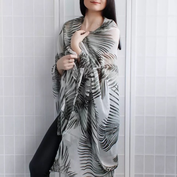 “1000 Endless Summer Nights” (CLOSING CLOSET SALE) - Picture 5 of 7